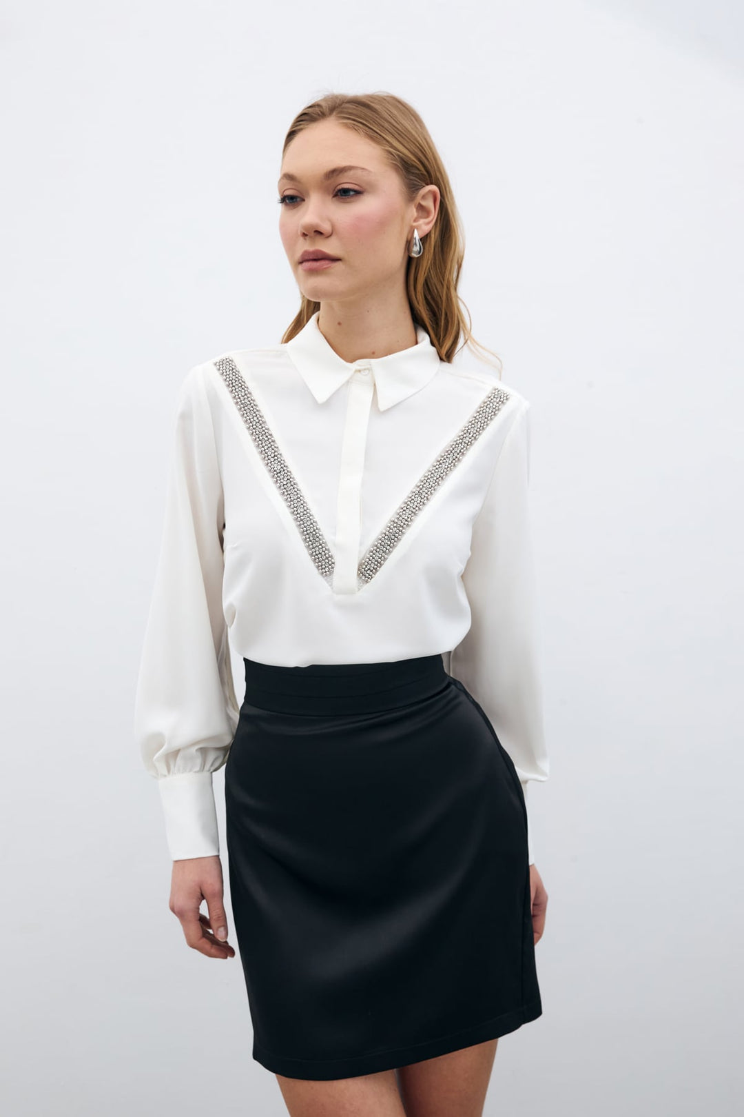 Sateen Blouse avec accessoire en bande - Écru