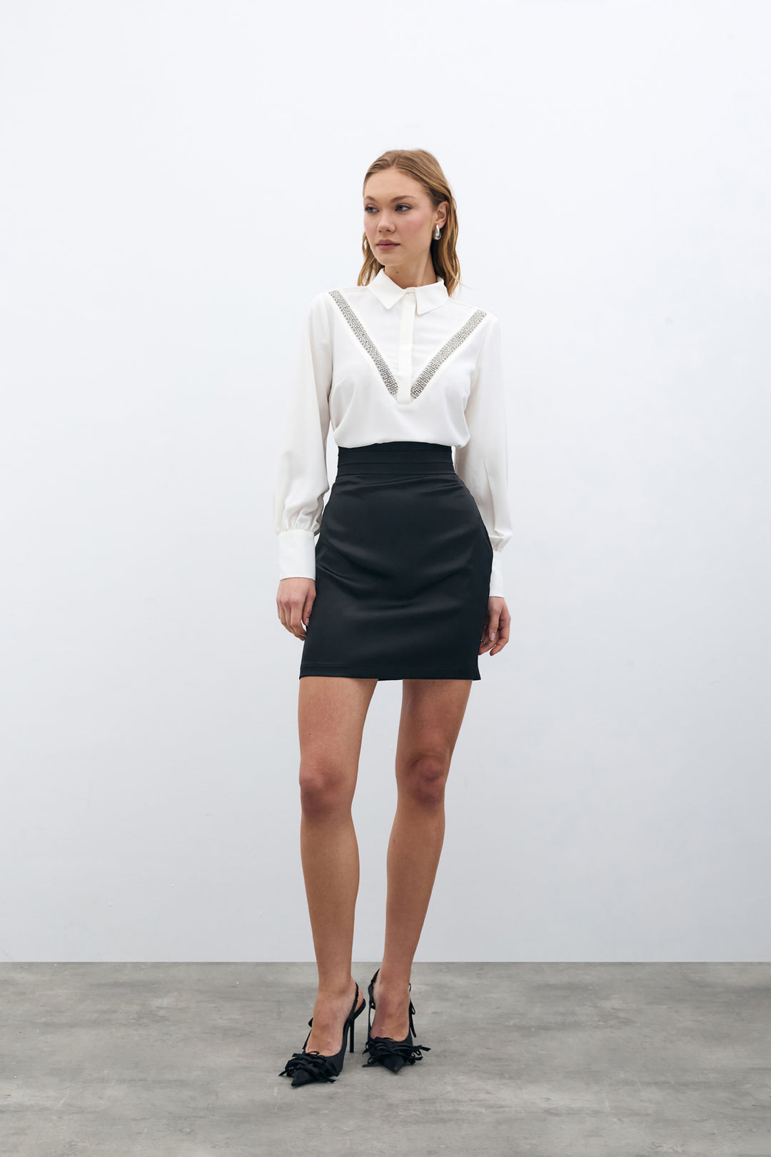 Sateen Blouse avec accessoire en bande - Écru