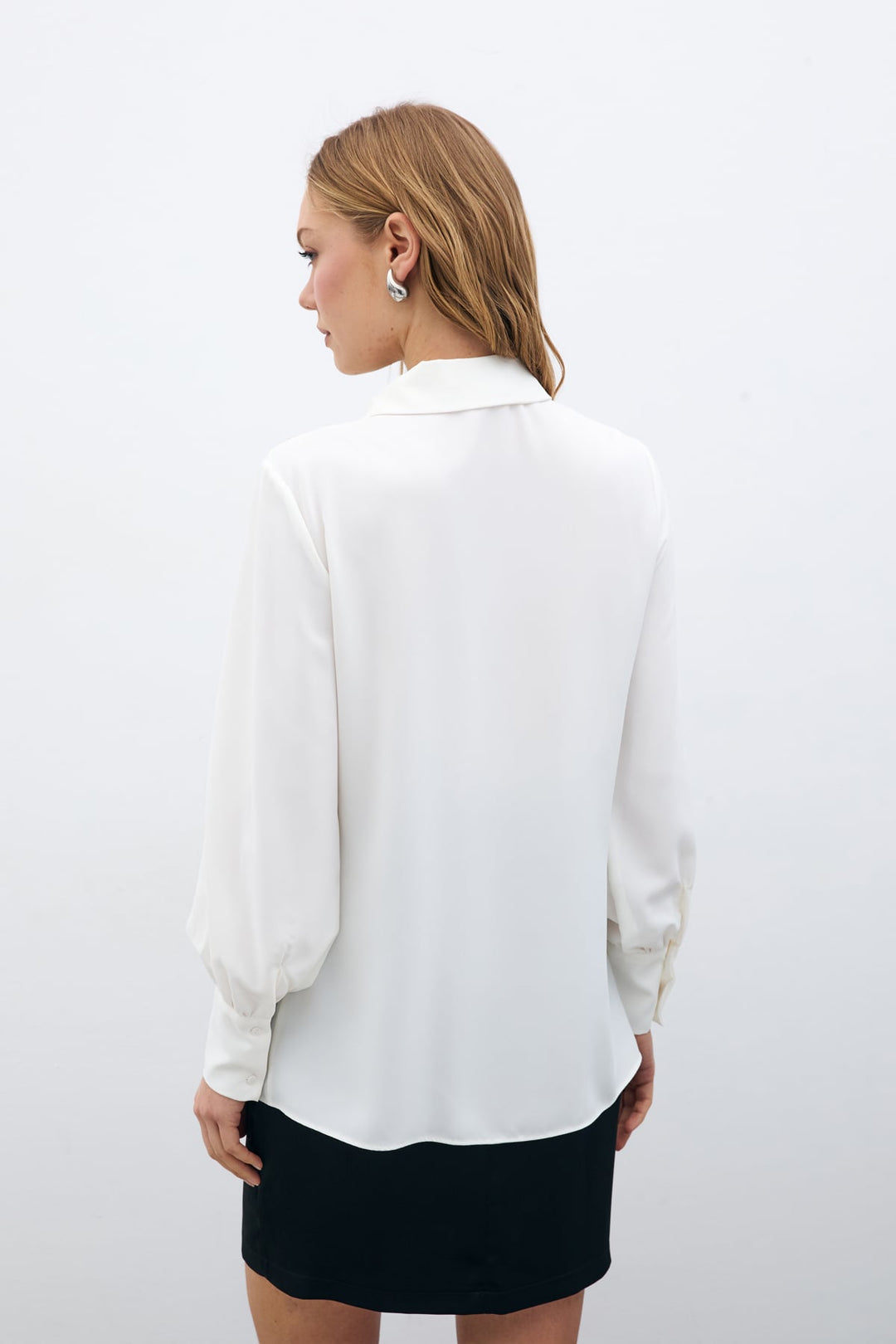 Sateen Blouse avec accessoire en bande - Écru