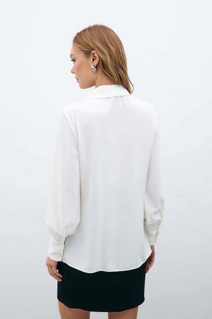Sateen Blouse avec accessoire en bande - Écru
