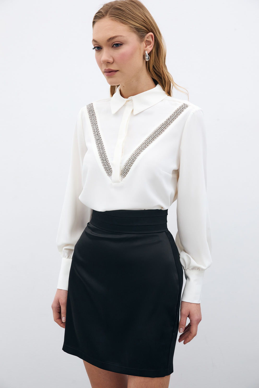Sateen Blouse avec accessoire en bande - Écru