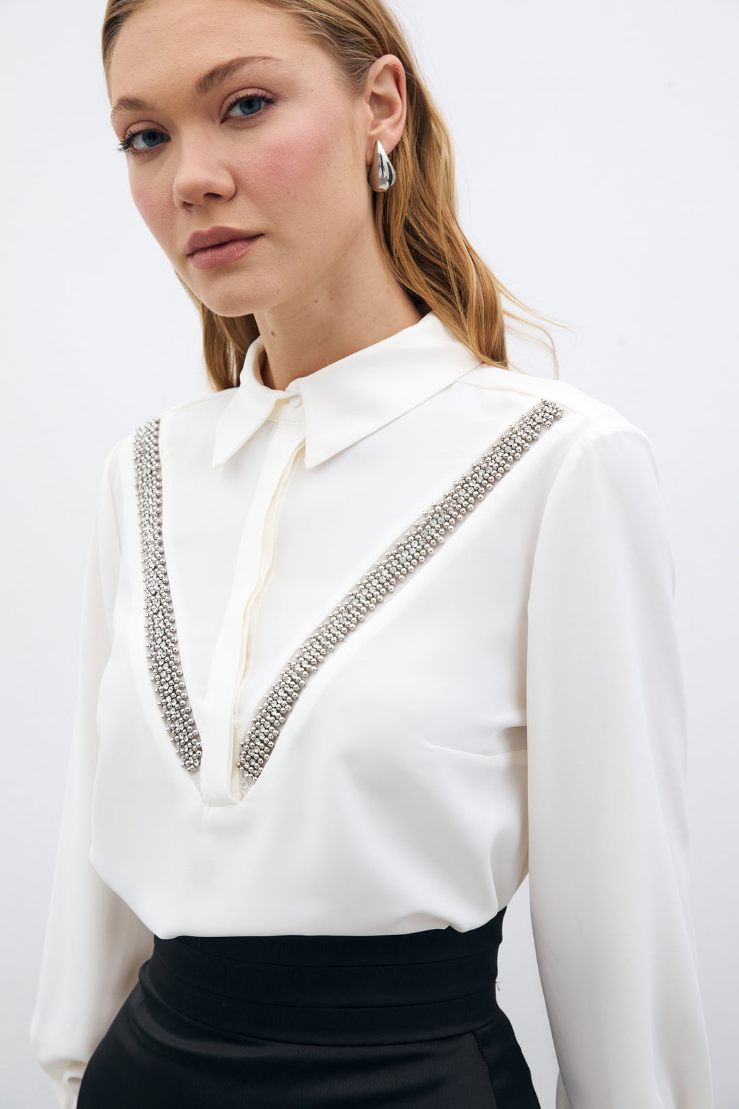Sateen Blouse avec accessoire en bande - Écru