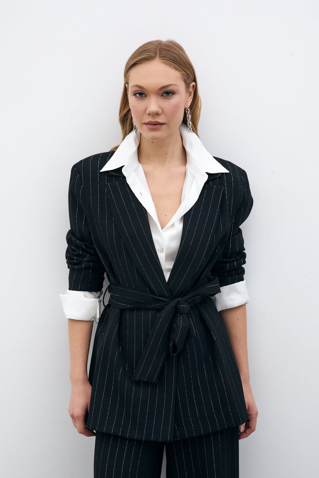 Sateen Veste ceinturée à rayures scintillantes - Noir çizgili