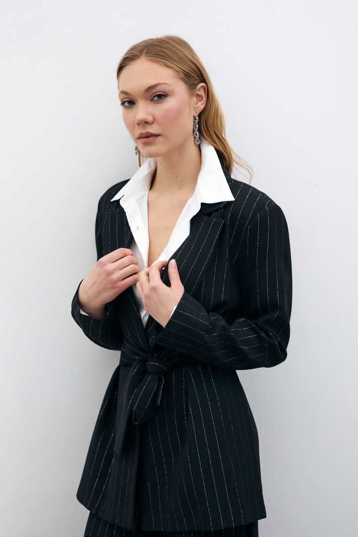 Sateen Veste ceinturée à rayures scintillantes - Noir çizgili