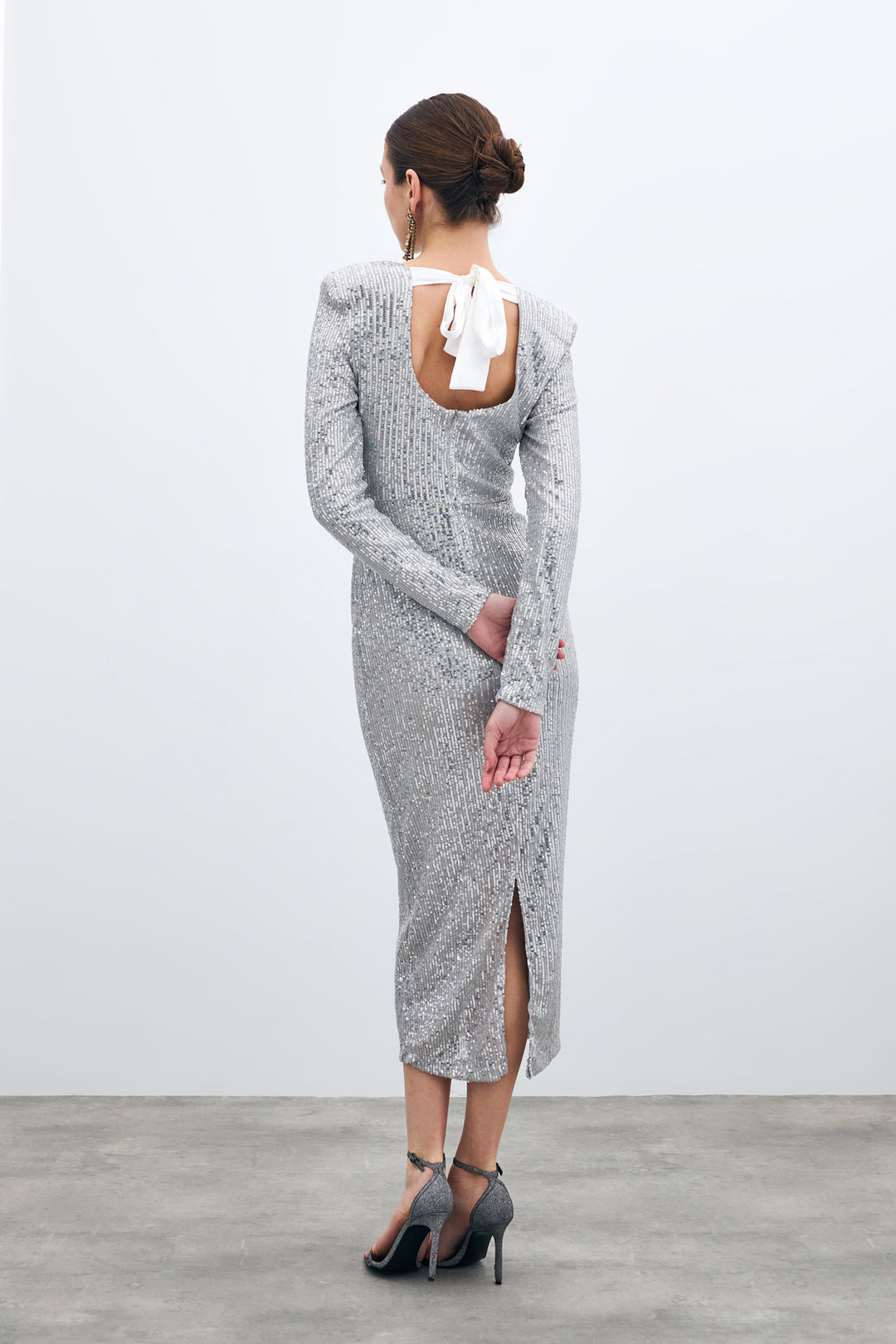 Sateen Robe Pailletée Décolletée au Dos - Argent
