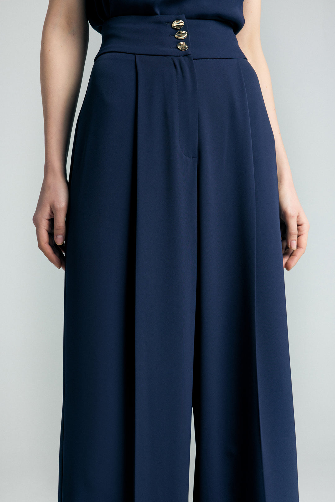 Sateen Pantalon Talia avec détail de bouton - Bleu marine