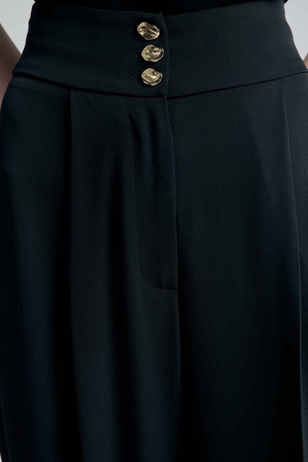 Sateen Pantalon Talia avec détail de bouton - Noir