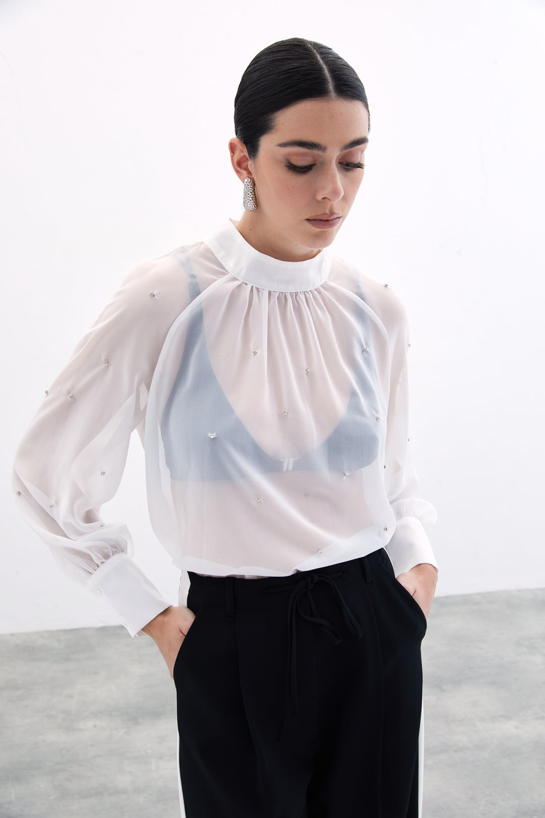 Sateen Blouse Transparente avec Détails en Pierre - Écru