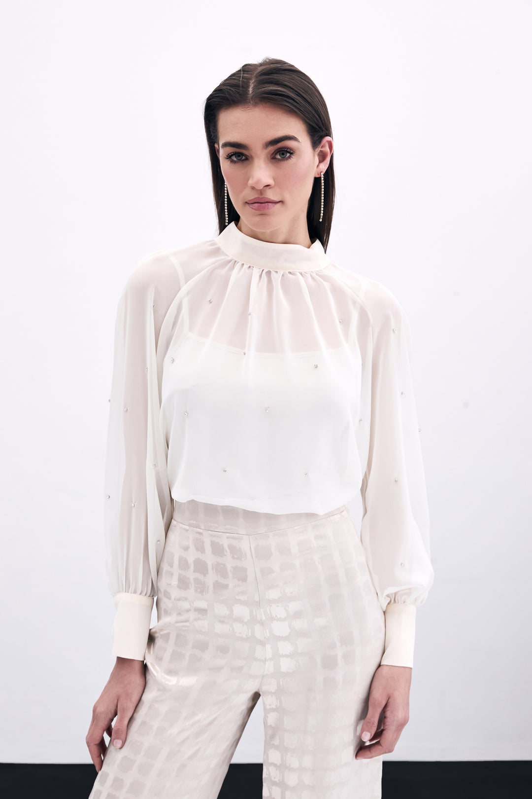 Sateen Blouse Transparente avec Détails en Pierre - Crème