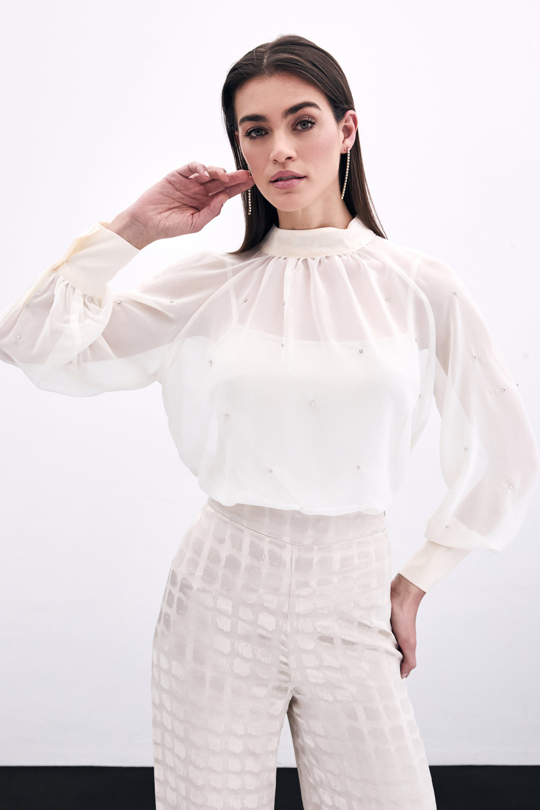Sateen Blouse Transparente avec Détails en Pierre - Crème
