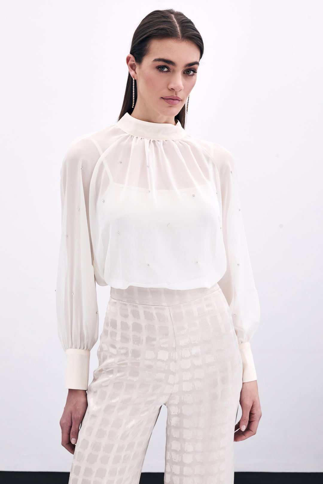 Sateen Blouse Transparente avec Détails en Pierre - Crème