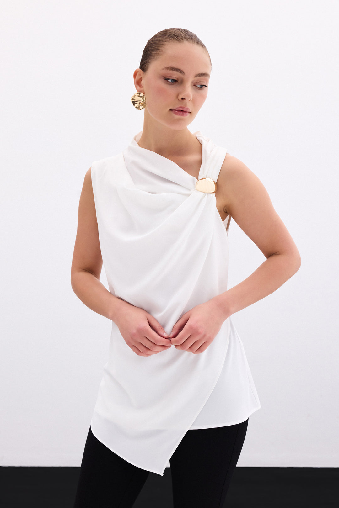 Sateen Blouse à Épaule Dénudée avec Accessoires - Écru