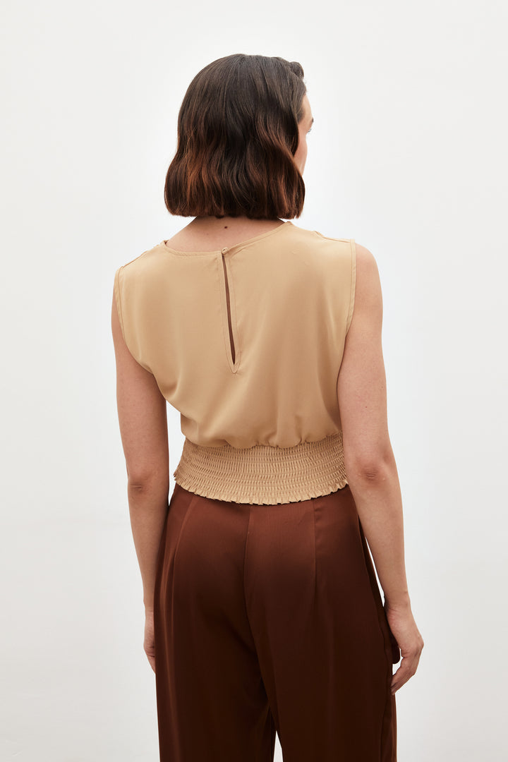 Sateen Blouse sans manches avec détail de boucle - camel