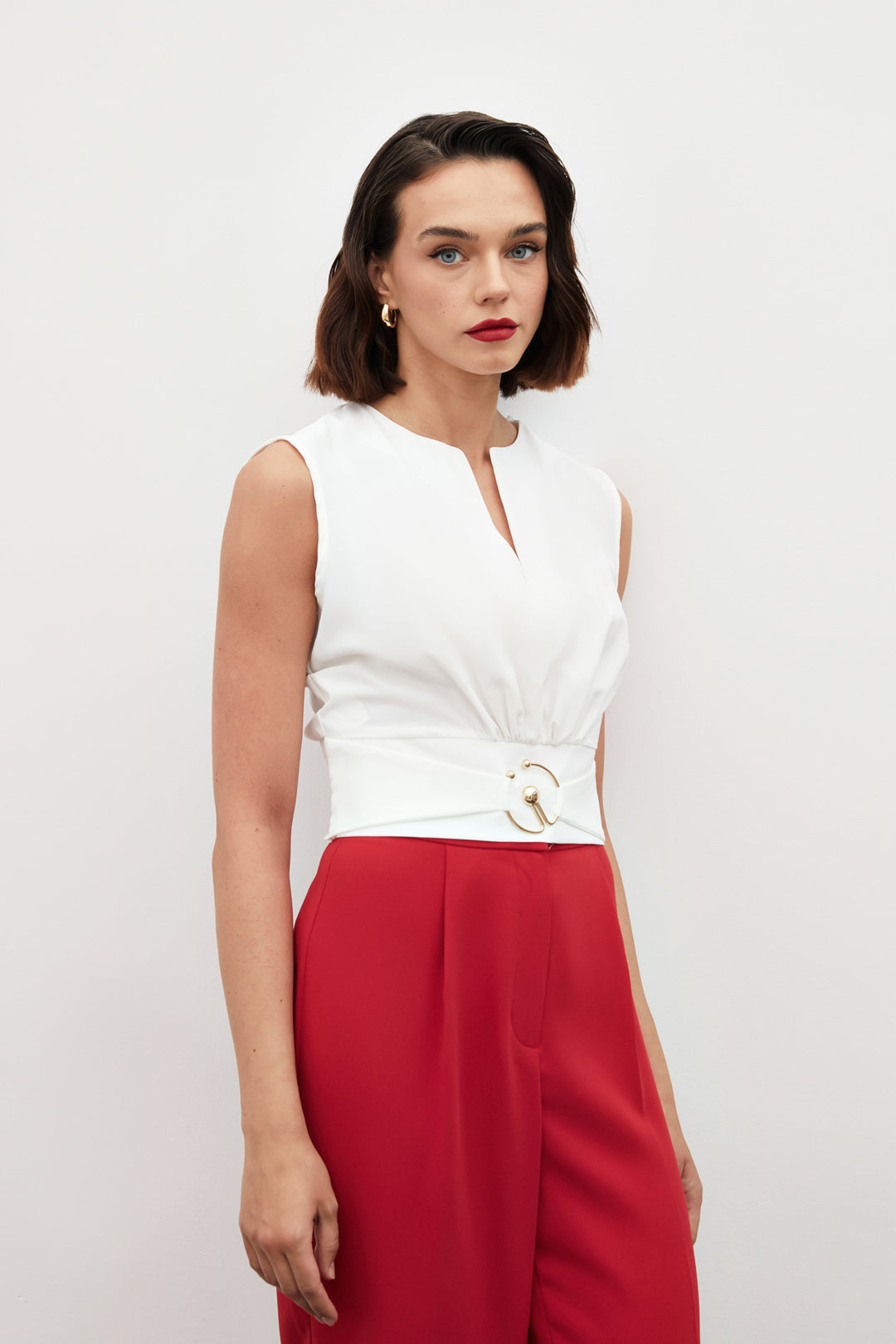 Sateen Blouse sans manches avec détail de boucle - Écru