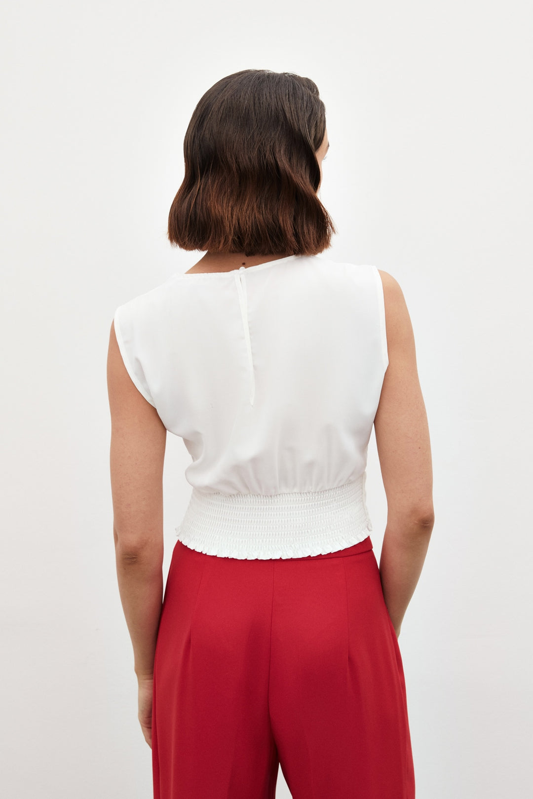 Sateen Blouse sans manches avec détail de boucle - Écru