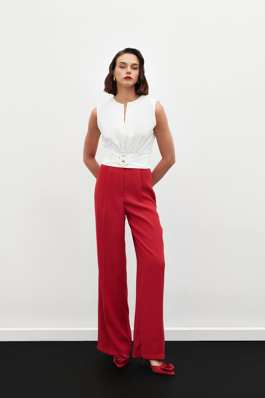 Sateen Blouse sans manches avec détail de boucle - Écru