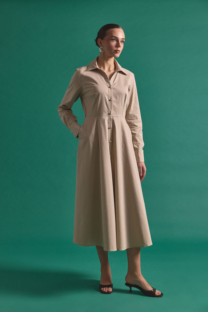 Sateen Robe Longue à Détails Boutonnés - Beige