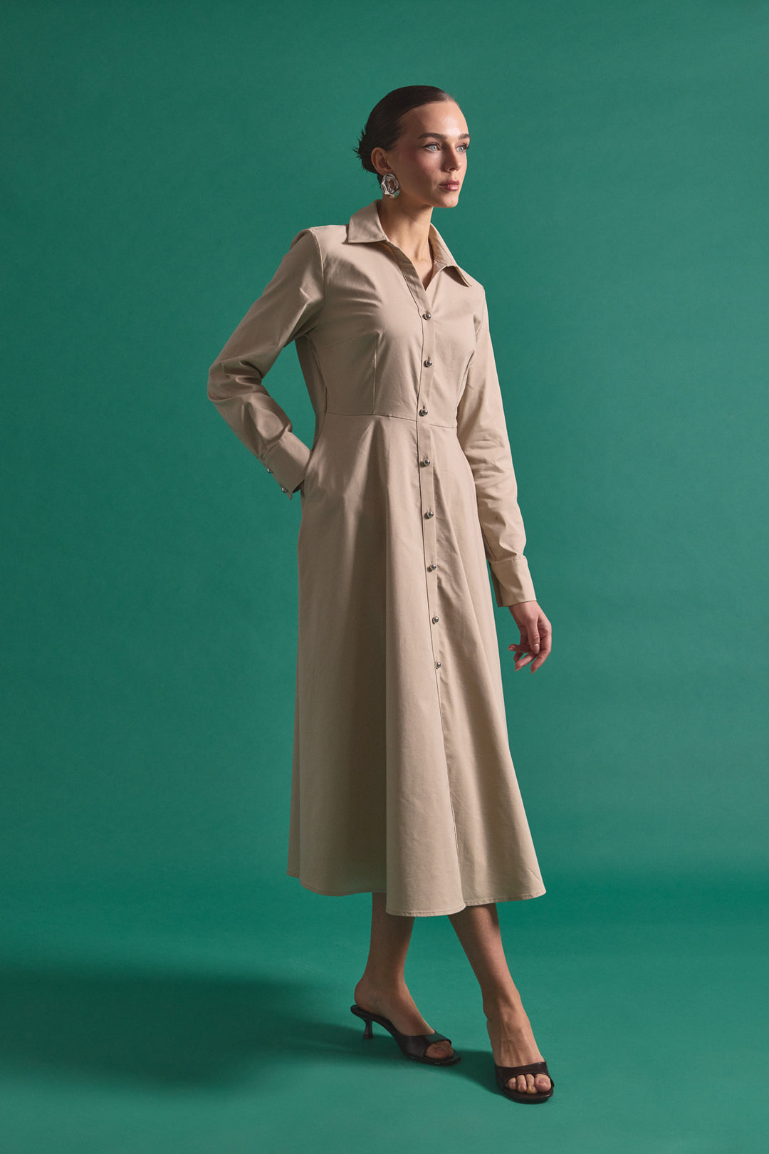 Sateen Robe Longue à Détails Boutonnés - Beige