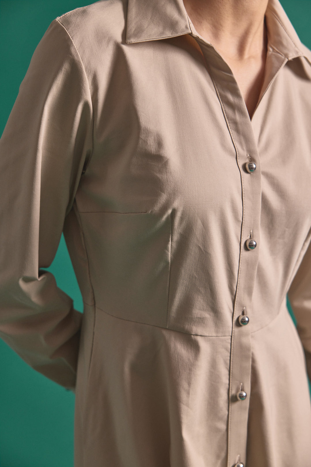 Sateen Robe Longue à Détails Boutonnés - Beige