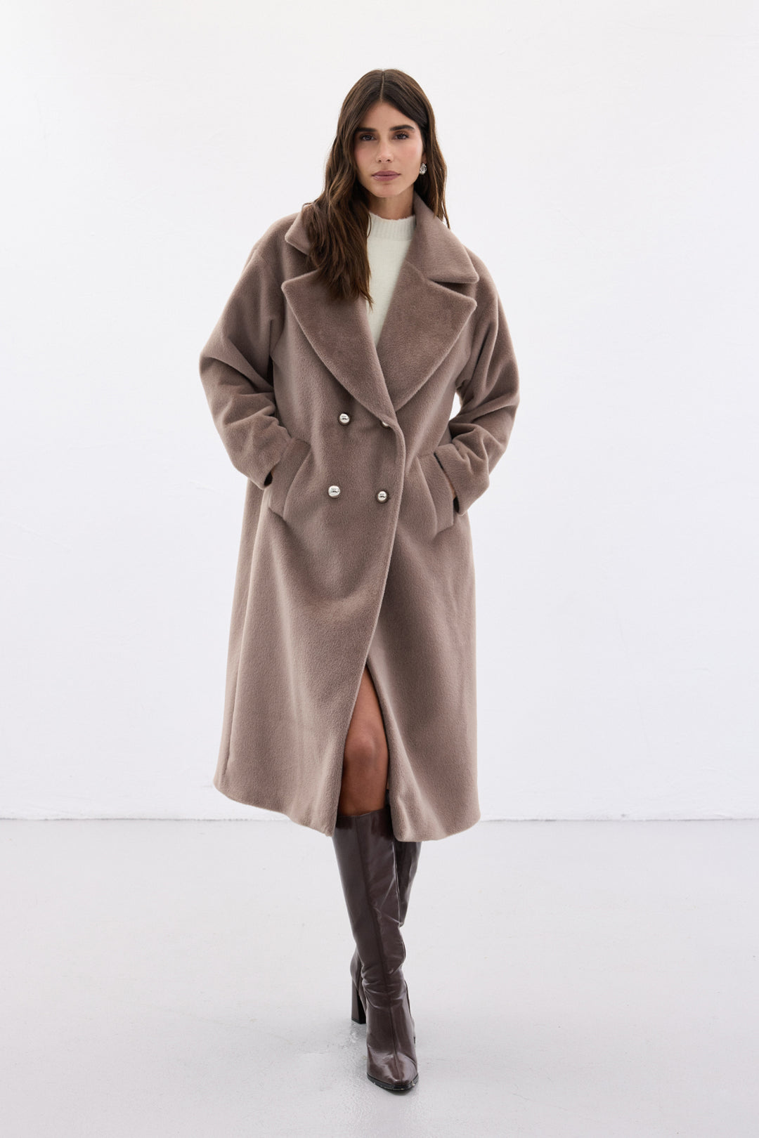 Sateen Manteau Long à Détails de Boutons - Vison