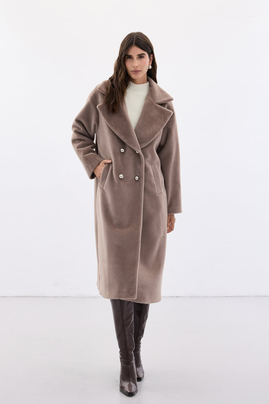 Sateen Manteau Long à Détails de Boutons - Vison