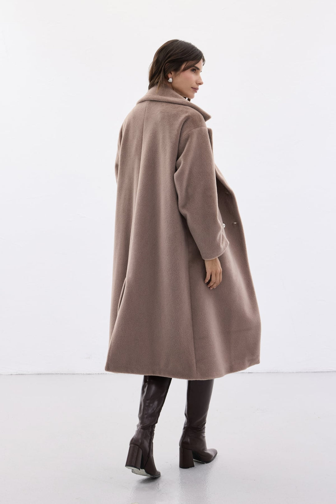 Sateen Manteau Long à Détails de Boutons - Vison