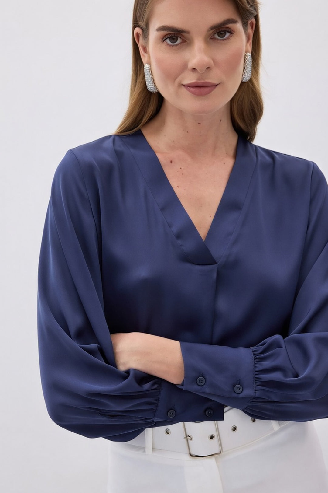 Sateen Blouse en satin à col en V - Bleu marine
