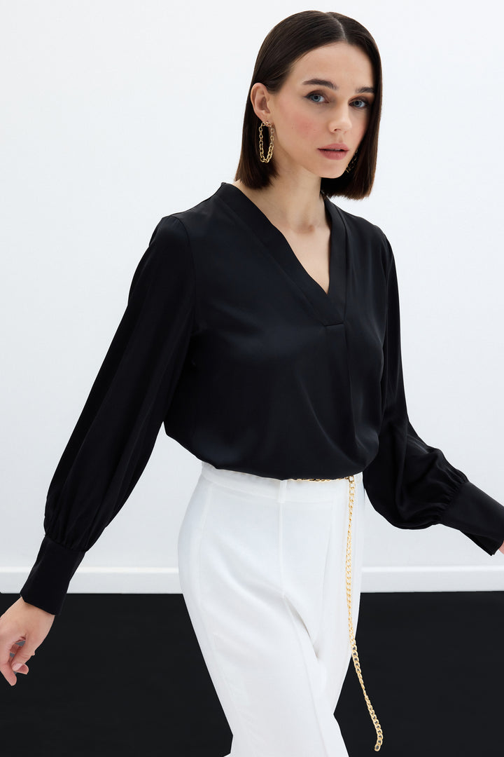 Sateen Blouse en satin à col en V - Noir