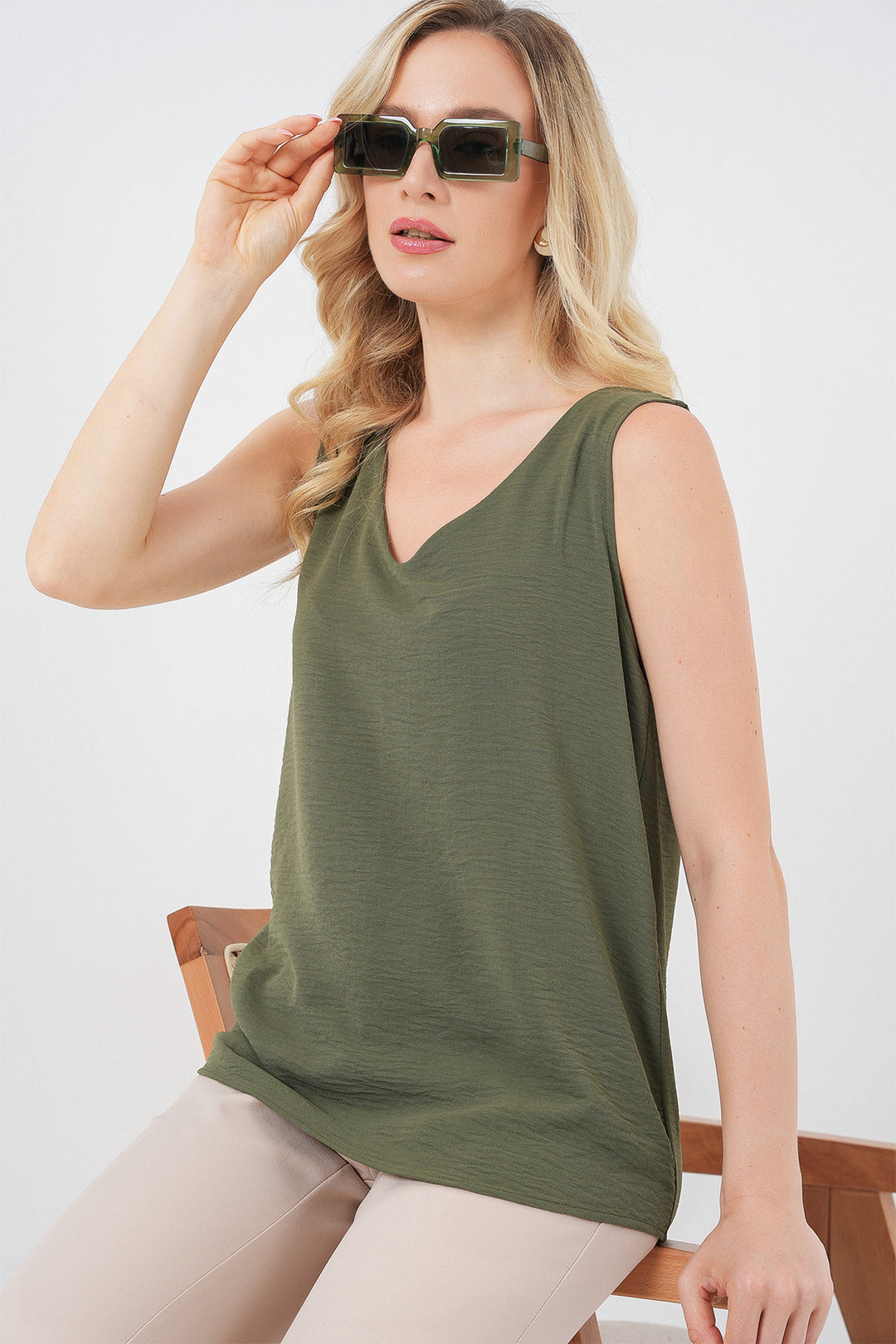 Bigdart Blouse sans manches à décolleté en V 950 - Kaki