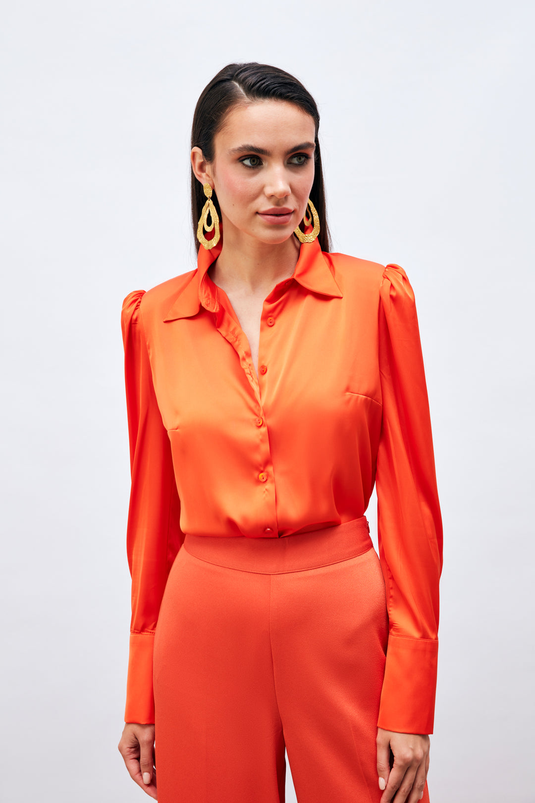 Sateen Chemise en satin avec épaulettes - oranj