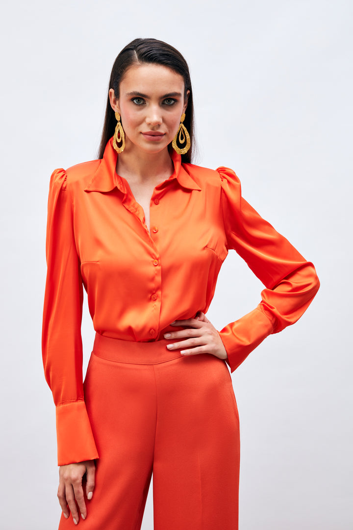 Sateen Chemise en satin avec épaulettes - oranj