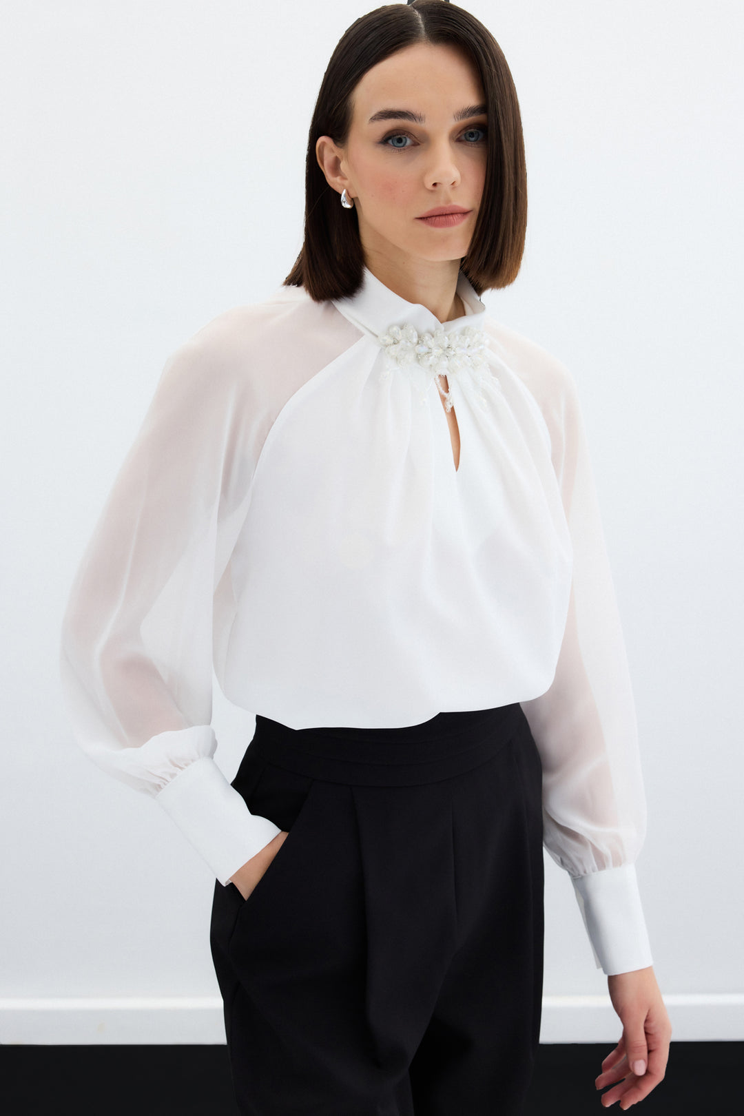 Sateen Blouse avec accessoire de col - Écru