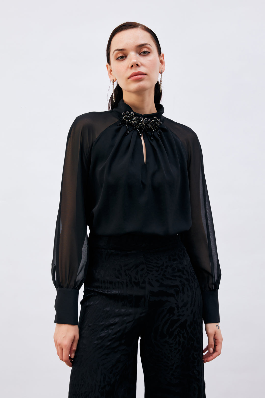 Sateen Blouse avec accessoire de col - Noir