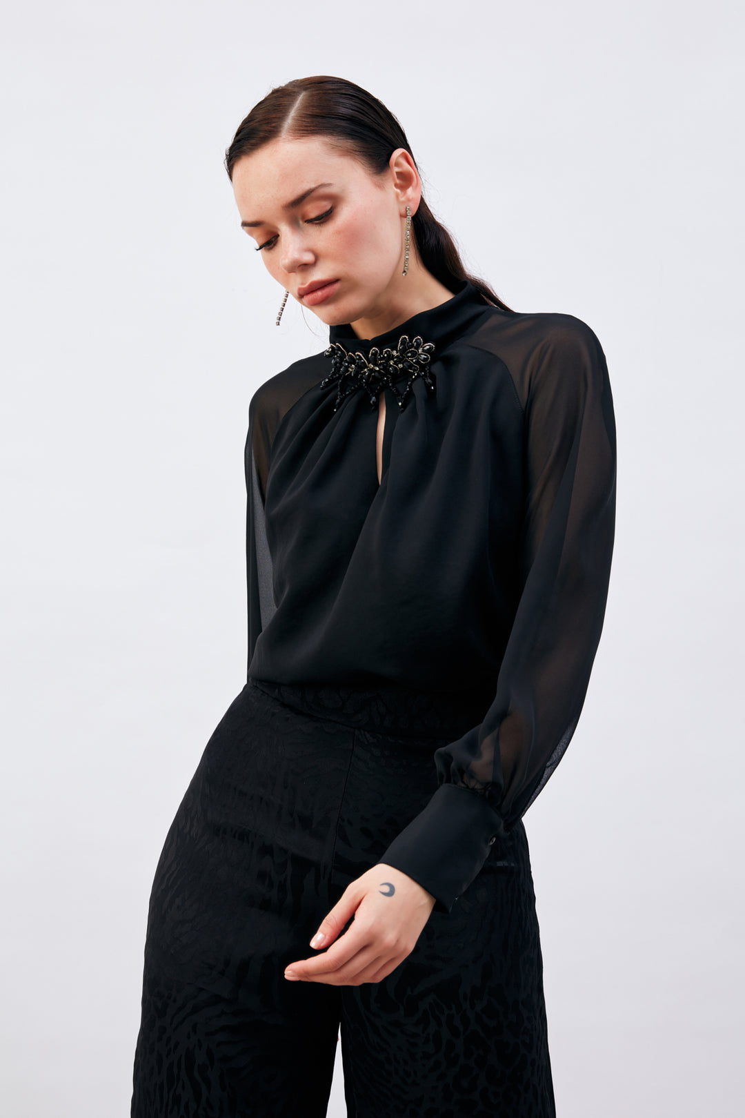 Sateen Blouse avec accessoire de col - Noir