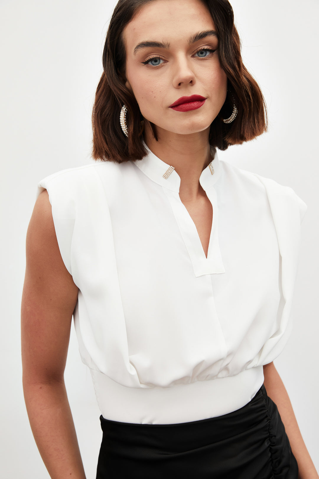 Sateen Blouse sans manches avec accessoire de col - Écru