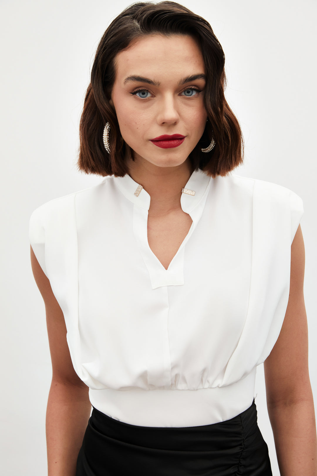 Sateen Blouse sans manches avec accessoire de col - Écru