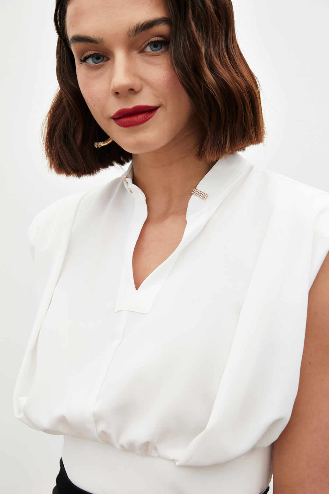 Sateen Blouse sans manches avec accessoire de col - Écru