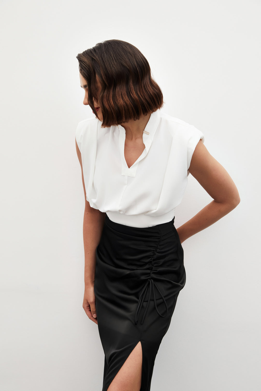 Sateen Blouse sans manches avec accessoire de col - Écru