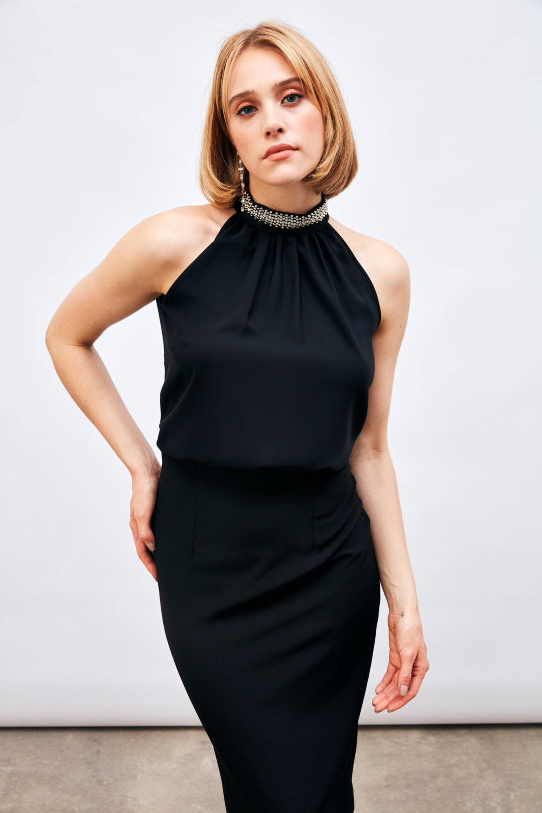 Sateen Blouse Sans Manches avec Accessoire de Col - Noir