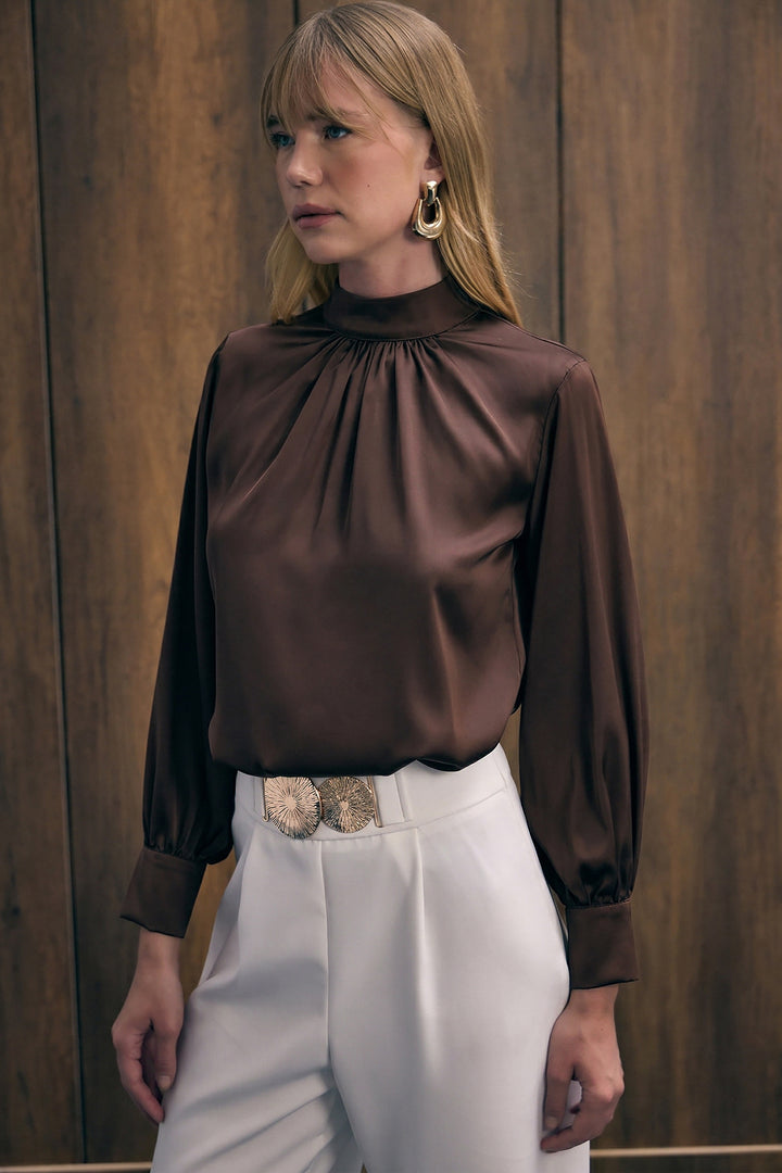 Sateen Blouse en satin avec détail au col - Marron