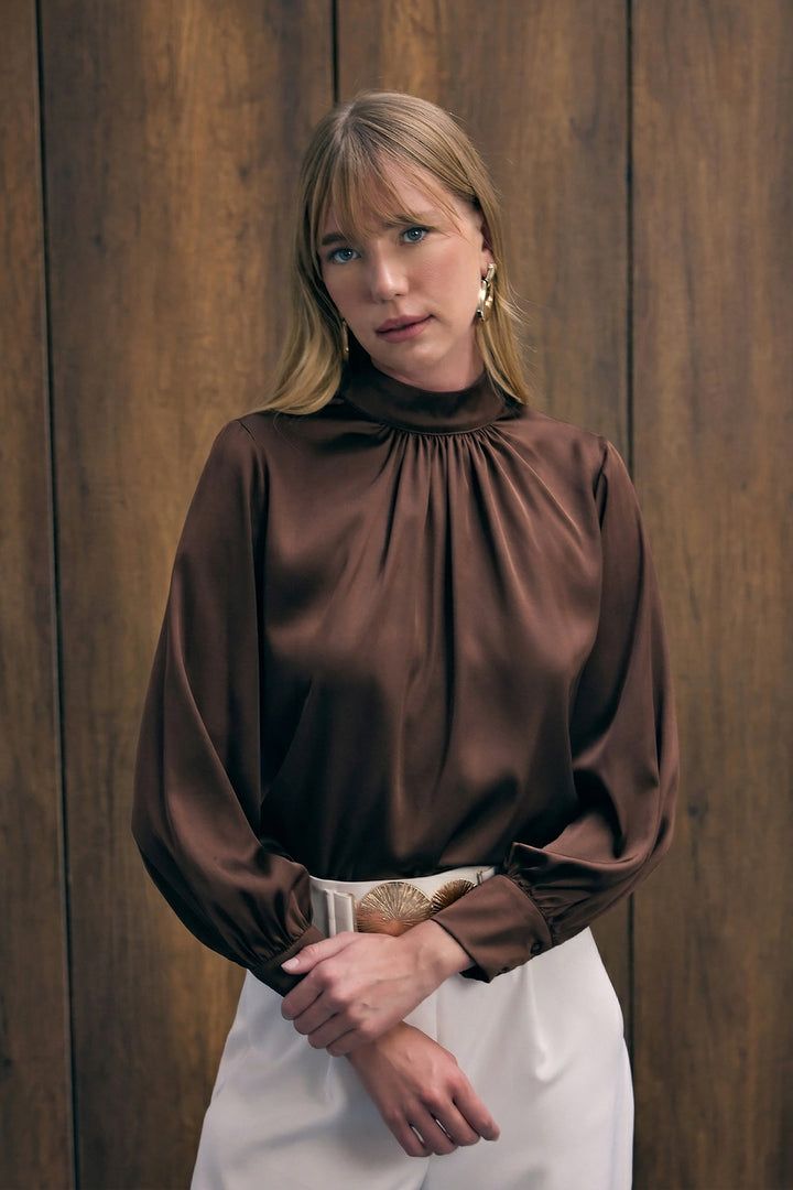 Sateen Blouse en satin avec détail au col - Marron