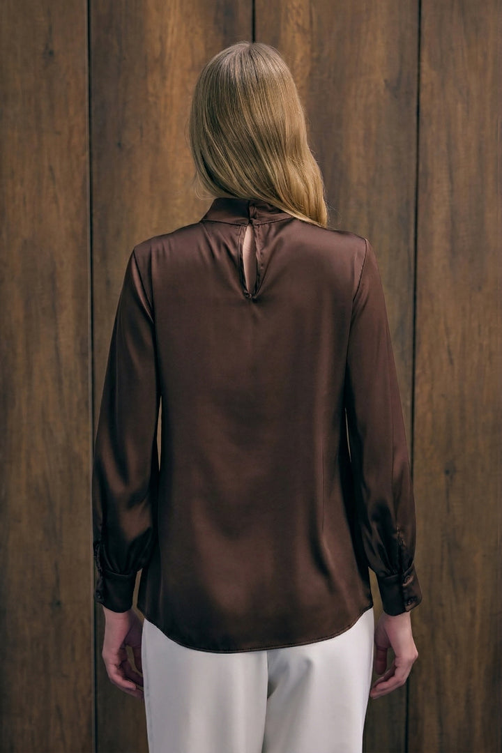 Sateen Blouse en satin avec détail au col - Marron