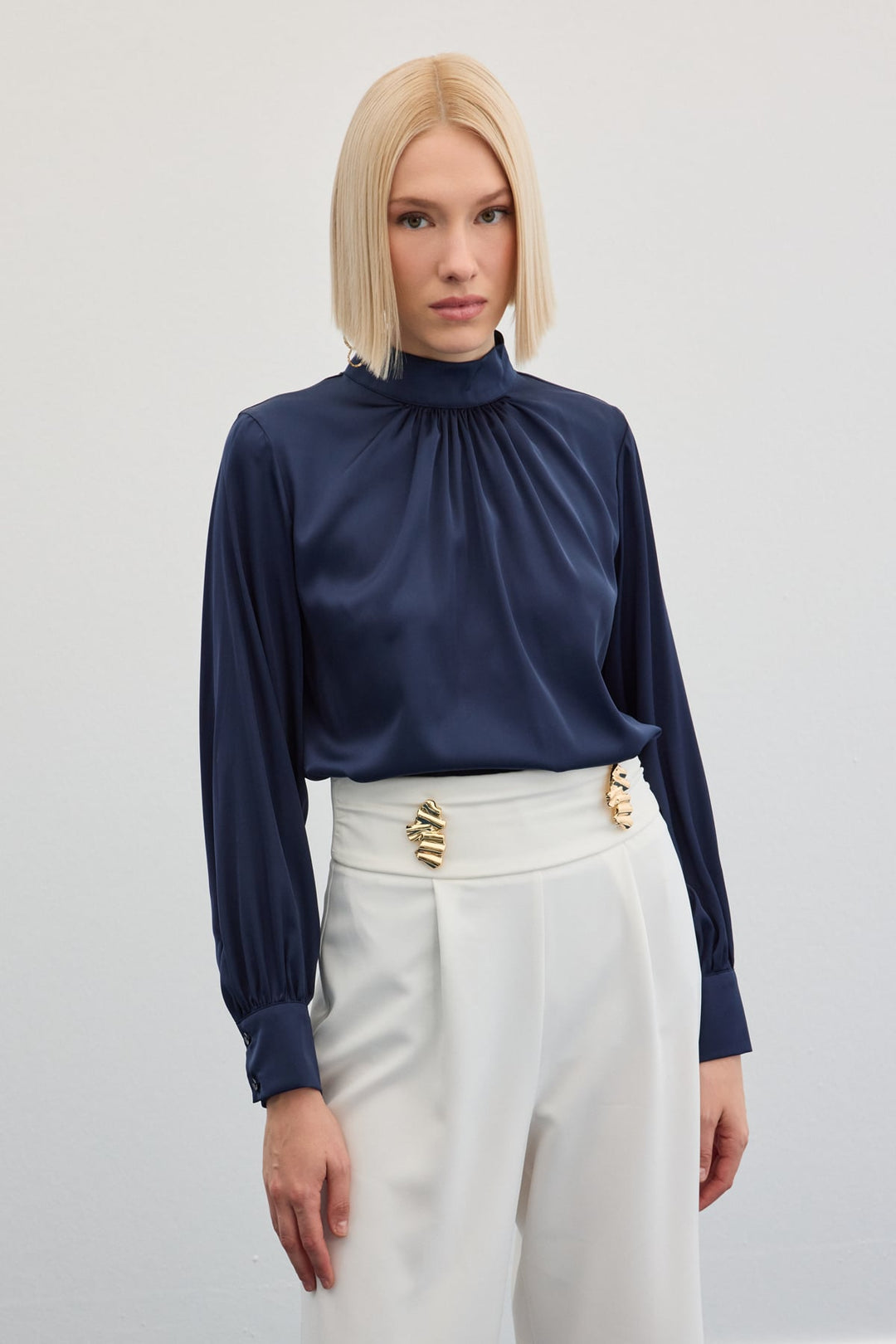 Sateen Blouse en Satin avec Détail de Col - Bleu marine