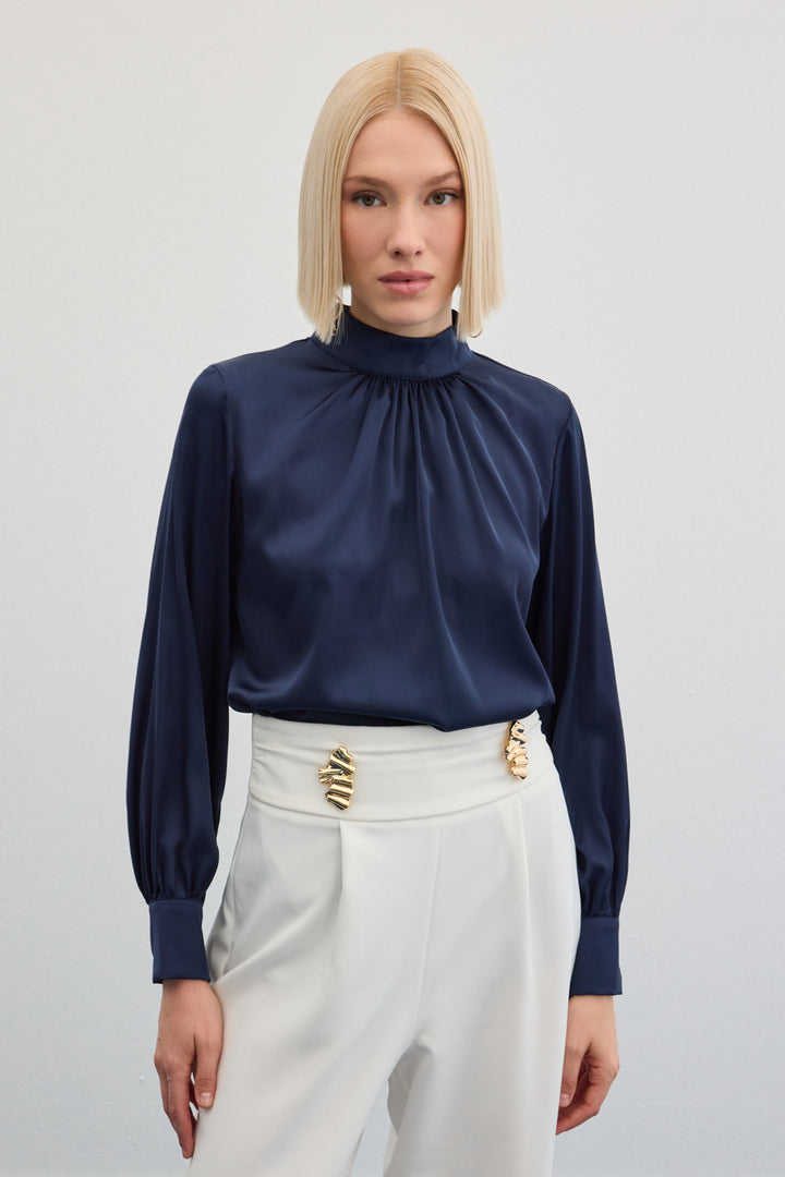 Sateen Blouse en Satin avec Détail de Col - Bleu marine