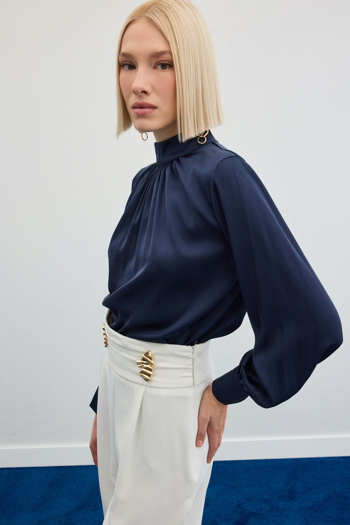 Sateen Blouse en Satin avec Détail de Col - Bleu marine
