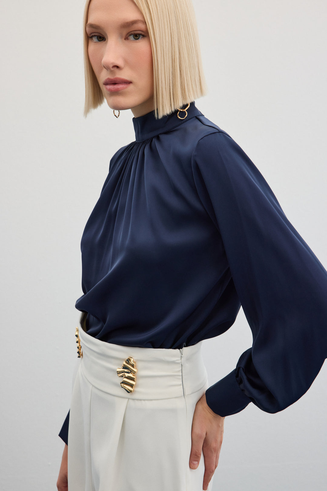 Sateen Blouse en Satin avec Détail de Col - Bleu marine