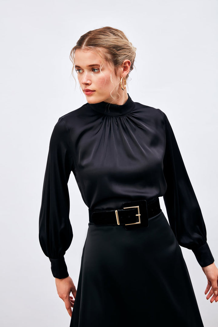 Sateen Blouse en Satin avec Détails au Col - Noir