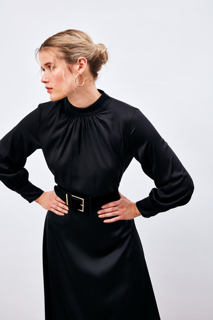 Sateen Blouse en Satin avec Détails au Col - Noir