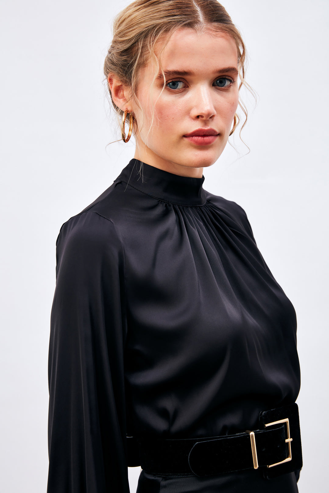 Sateen Blouse en Satin avec Détails au Col - Noir