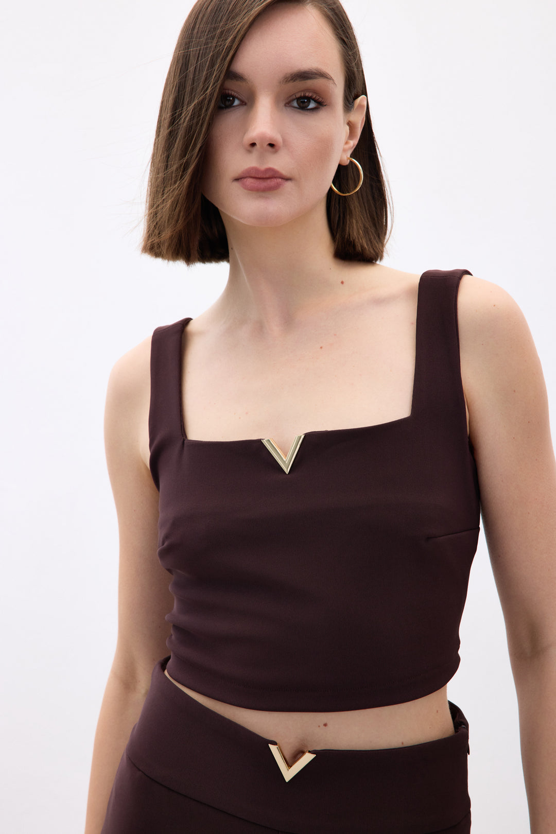 Sateen Blouse avec accessoire doré au col - Marron